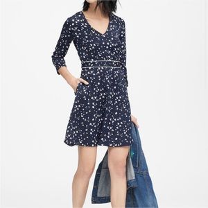 Banana Republic Navy Blue Floral Fit & Flare V-Neck Dress Size 2